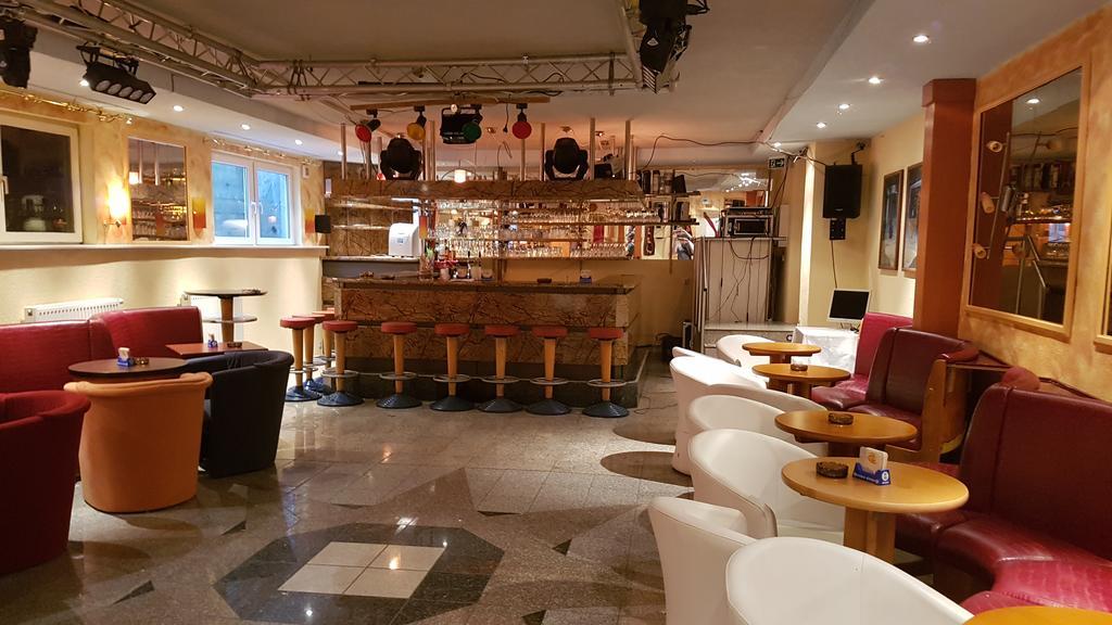 Hotel Zur Engelsburg Hausen-Wied Bagian luar foto