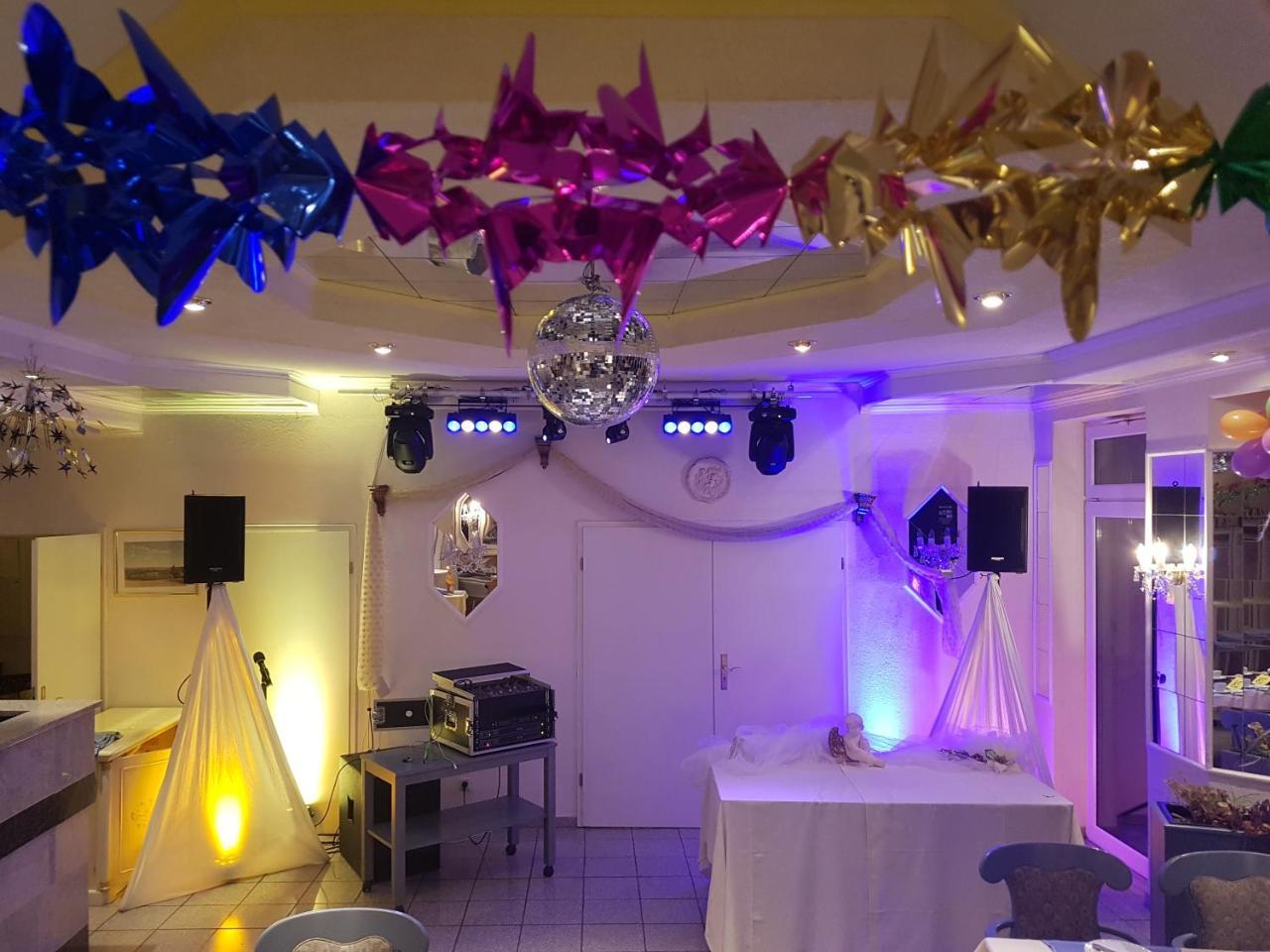 Hotel Zur Engelsburg Hausen-Wied Bagian luar foto